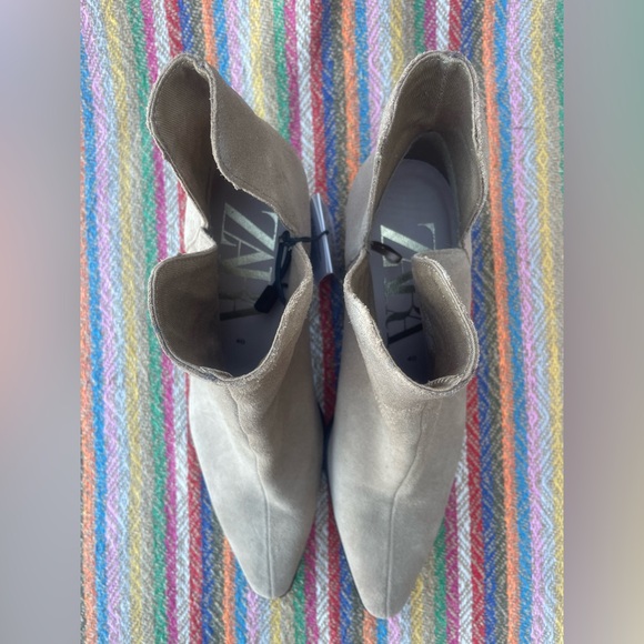 NWT Zara Suede Ankle Booties Sz 9 - Picture 8 of 10